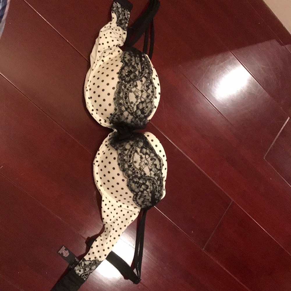 Gorgeous VS bra- like new.